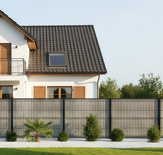 Lames de clôture 2026 : composite, PVC ou PP, que choisir ?